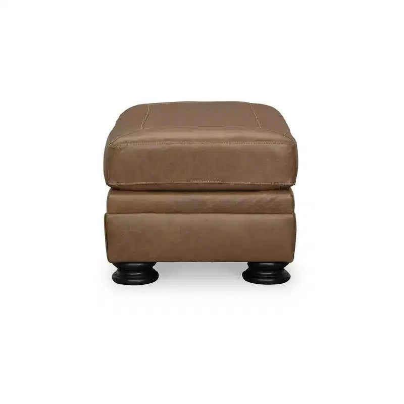 Pouffe traditionnel en cuir avec pieds tournés décoratifs – Caramel