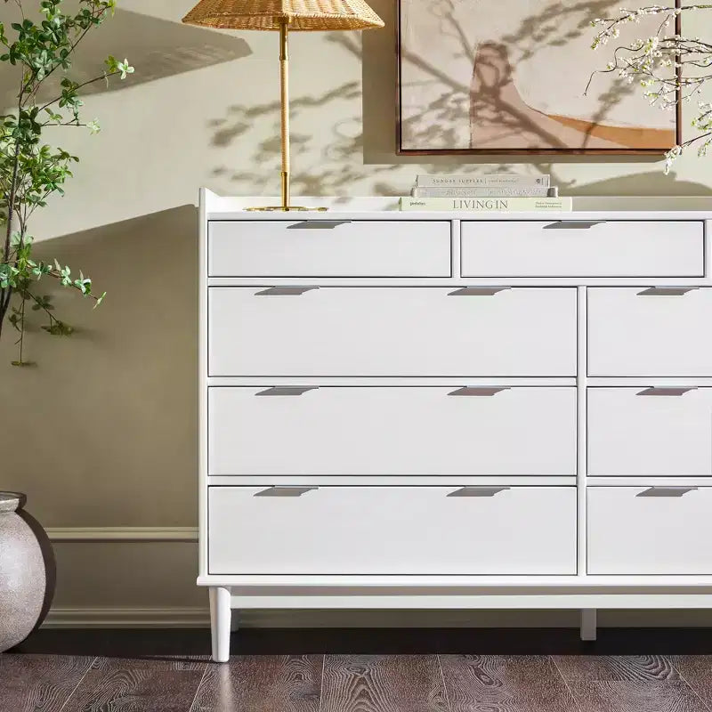 Commode horizontale en bois massif à 9 tiroirs de style Mid-Century Modern