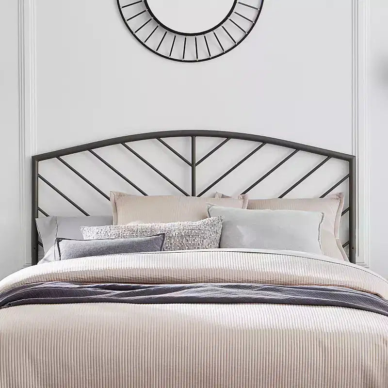 Tête de lit en métal avec motif à chevrons – Bronze gris