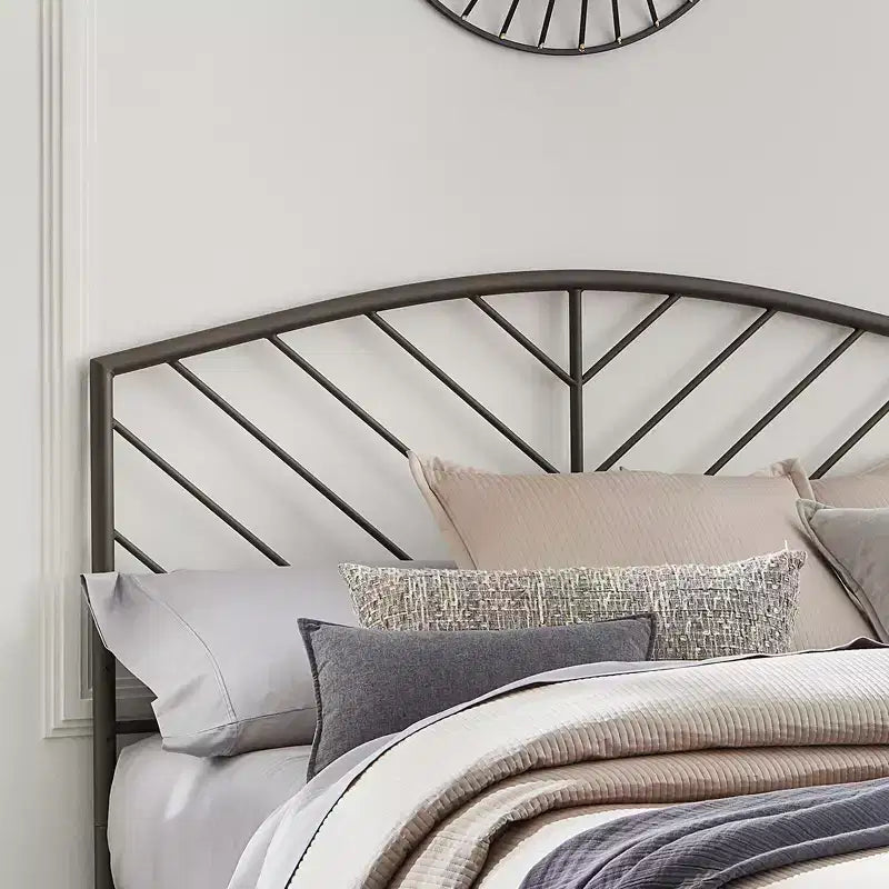 Tête de lit en métal avec motif à chevrons – Bronze gris